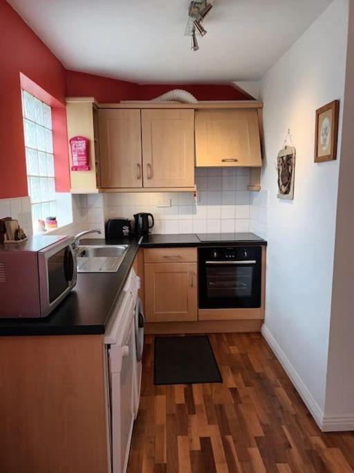 Village Centre Apartment Lahinch Ngoại thất bức ảnh